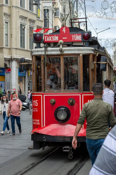 2021 Estambul Turquía Línea Tranvía Famosa Taksim Square Tar — Foto de Stock