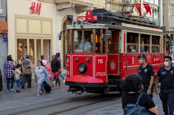 2021 Istanbul Turkey Straßenbahnlinie Berühmten Taksim Platz Teer — Stockfoto