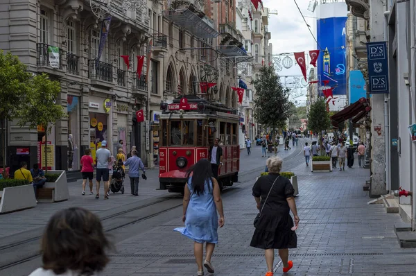 2021 Istanbul Turkey Straßenbahnlinie Berühmten Taksim Platz Teer — Stockfoto