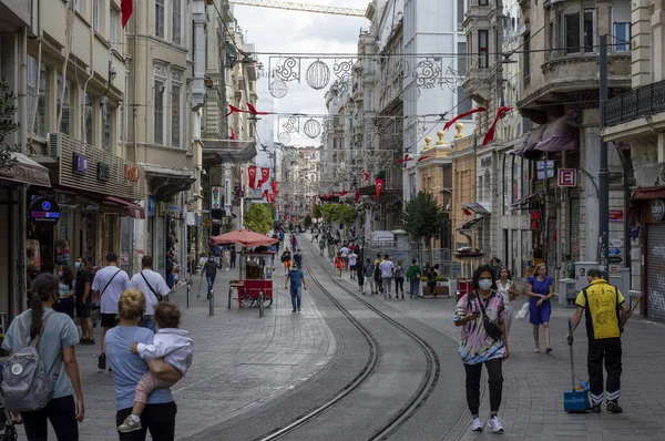 09 05 2021 İstanbul Türk tramvay hattı ünlü Taksim Meydanı Katranında