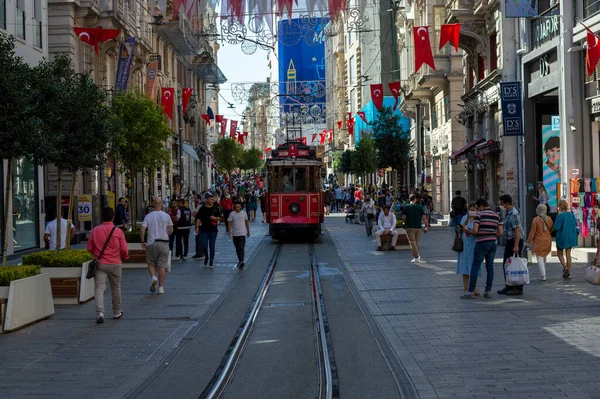 2021 Istanbul Turkey Straßenbahnlinie Berühmten Taksim Platz Teer — Stockfoto