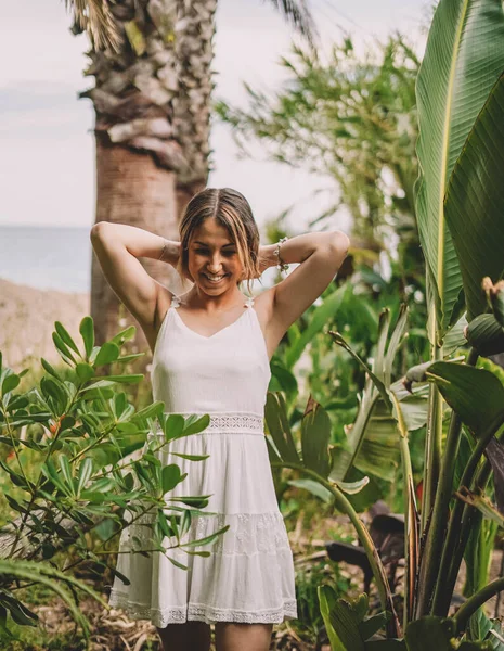 Beautiful Natural Woman Enjoying Nature Summer Day — Fotografia de Stock