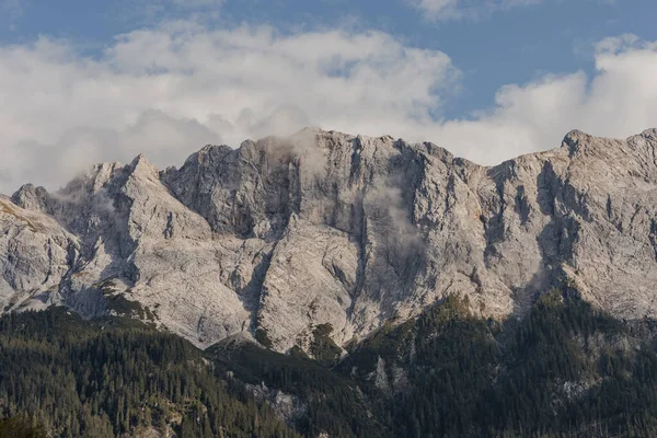 Picos Montaña Las Nubes —  Fotos de Stock