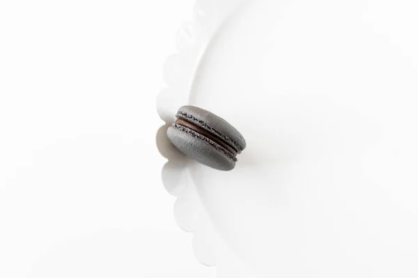 Шоколадний Француз Макарон Білій Плиті — стокове фото