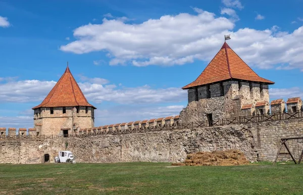 ベンダー要塞 モルドバの要塞の城壁と塔 — ストック写真