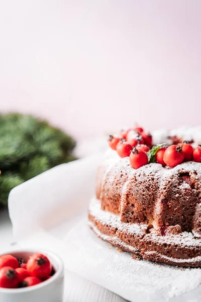 Piros Bogyós Sütemény Dekorációval — Stock Fotó