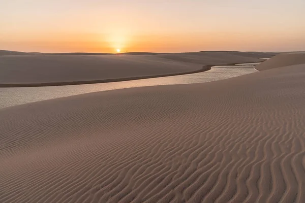 Bella Vista Tramonto Sulla Laguna Acqua Piovana Sabbia Sulle Dune — Foto Stock