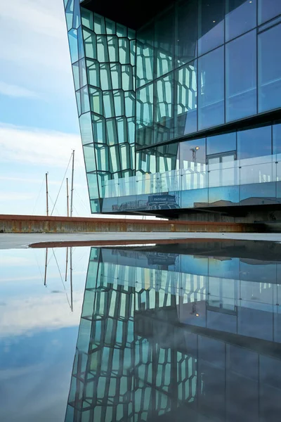 Edificio Moderno Con Paredes Vidrio — Foto de Stock