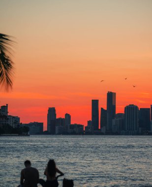 Günbatımı Miami Florida insanlar gökyüzünü inşa eder