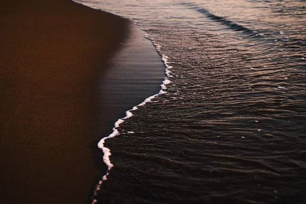 Deniz Kahverengi Günbatımı Suyu Dokuyor — Stok fotoğraf