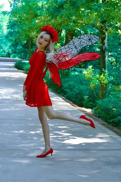 Magiczny Czerwony Portret Dziewczyny Bajki — Zdjęcie stockowe