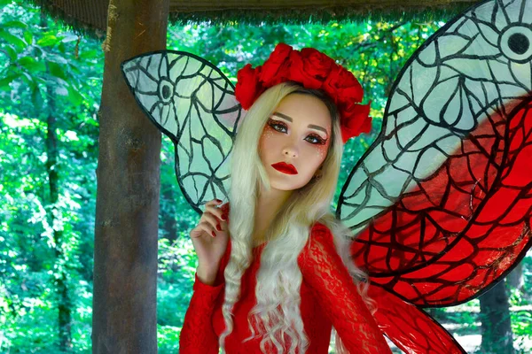 魔法の赤い妖精の女の子の肖像画 — ストック写真