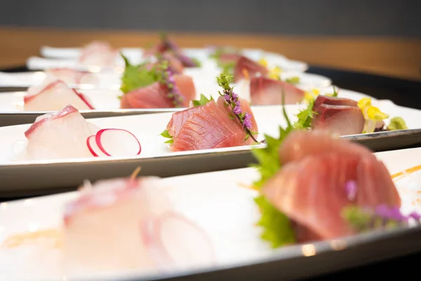 Tailandês Atum Sashimi Cauda Amarela Com Abundância Wasabi — Fotografia de Stock