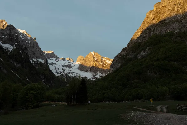 Valle Las Montañas Una Mañana —  Fotos de Stock