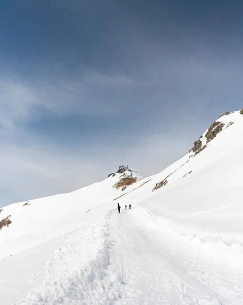 Λευκό Ηλιόλουστο Χιόνι Ορεινά Τοπία — Φωτογραφία Αρχείου