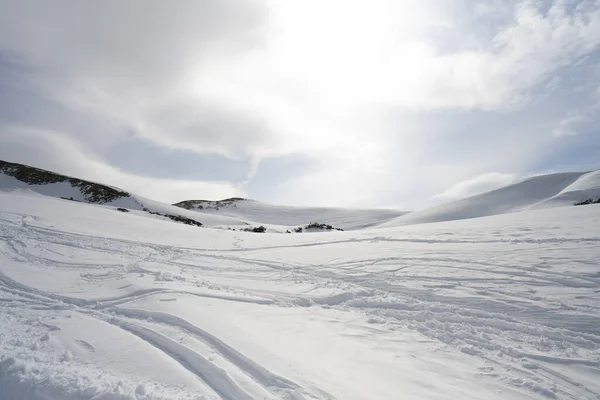 Branco Ensolarado Neve Montanha Paisagens — Fotografia de Stock