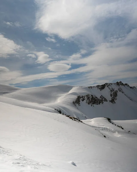 Vit Solig Snö Berg Landskap — Stockfoto