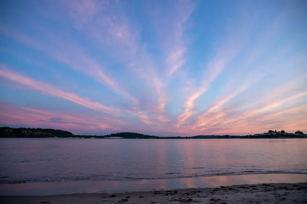 Nuvens Coloridas Que Estendem Acima Porto Oceânico Durante Pôr Sol — Fotografia de Stock