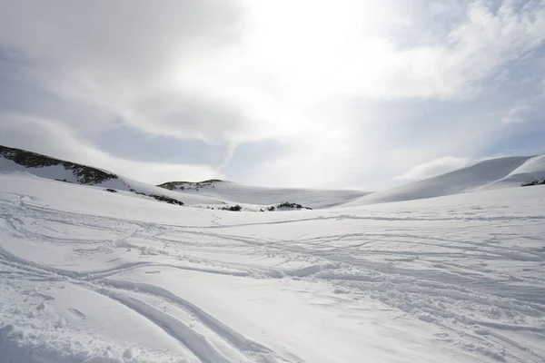 Witte Zonnige Sneeuw Berglandschappen — Stockfoto