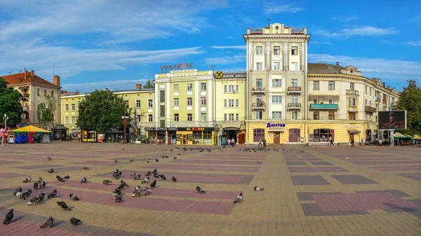 Ternopil Ukrayna 2021 Ternopil Ukrayna Daki Tiyatro Meydanında Güneşli Bir — Stok fotoğraf