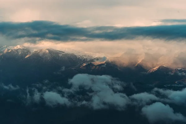 清晨的西班牙山脉全景 — 图库照片