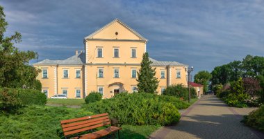 Ternopil, Ukrayna 06.07.2021. Ternopil, Ukrayna 'da tarihi bir şato, bir yaz sabahı