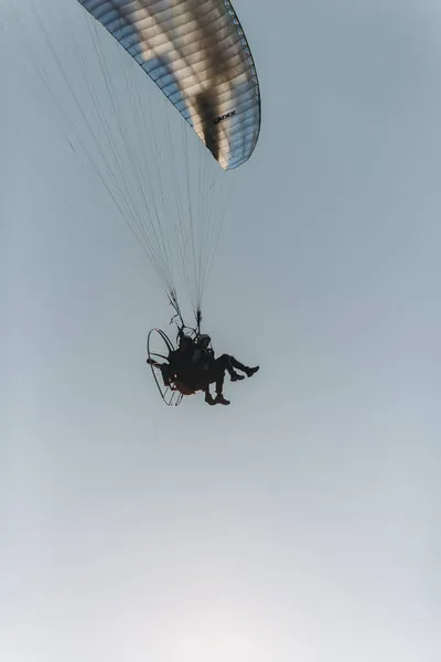 Paraglider Siluet Gökyüzünde Tandem — Stok fotoğraf