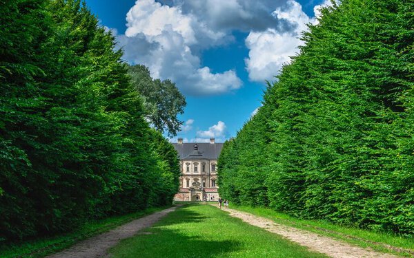 Пидгирци, Украина, 2021 год. Замок Пидхирци во Львовской области Украины в солнечный летний день