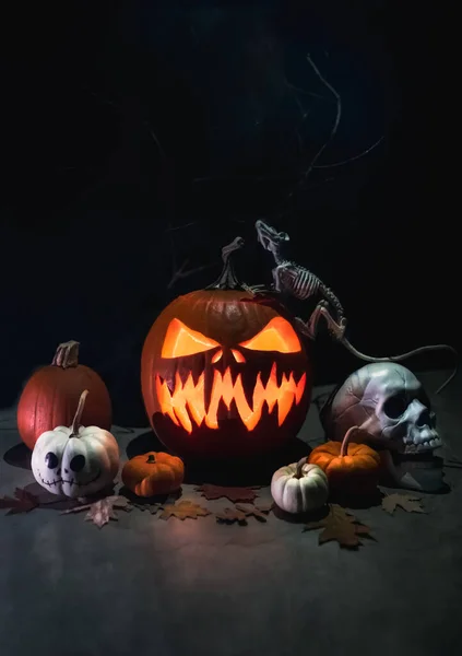 Zucca Inquietante Jack Lantern Incandescente Una Stanza Buia Halloween — Foto Stock