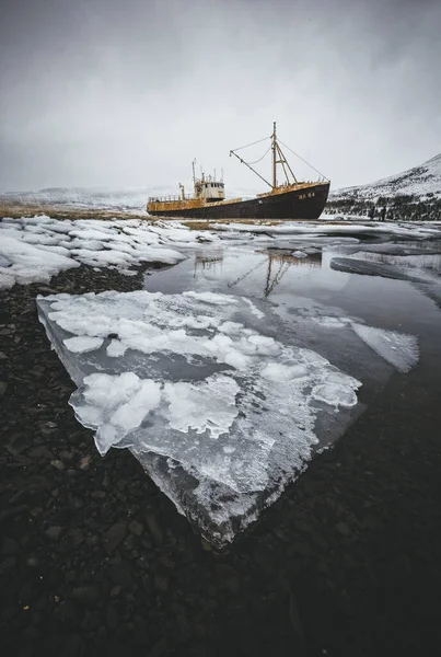 Viejo Barco Varado Playa Nórdica Invierno — Foto de Stock