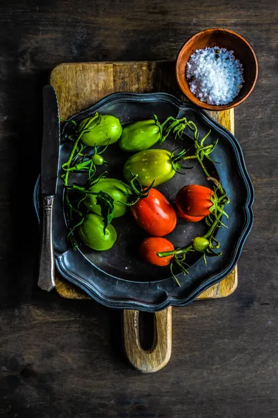 Ingredientes Para Ensalada Cruda Con Tomates Cherry Orgánicos Frescos — Foto de Stock