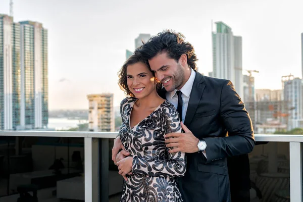 Panama City Çatıda Romantik Vakit Geçiren Seksi Latin Çift Gün — Stok fotoğraf
