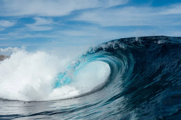 Blauwe Golf Breekt Uit Een Surfstrand Canarische Eilanden — Stockfoto