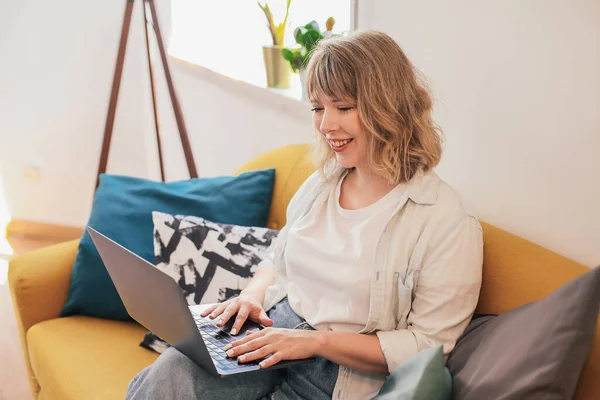 Young Blonde Woman Working Laptop Home — Foto Stock