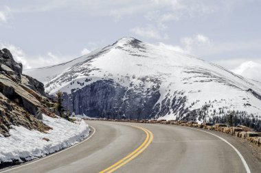 Rocky Dağı Ulusal Parkı 'ndaki Alp Yolu.