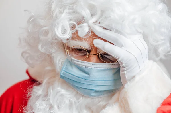 Bummed Out Santa Claus Face Mask — стоковое фото