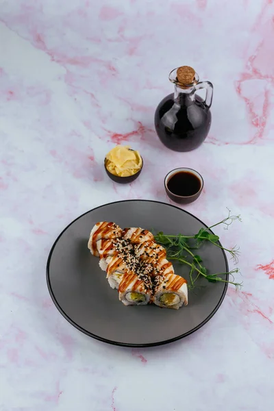 Čerstvé Tradiční Japonské Sushi Roll — Stock fotografie