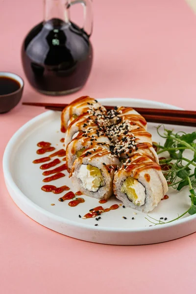 Rollo Sushi Japonés Tradicional Fresco — Foto de Stock