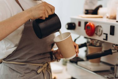 Kahveye Krema Döken Barista