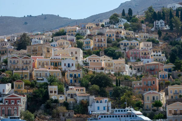 Över Vackra Bukten Med Färgglada Hus Sluttningen Symi Grekland — Stockfoto