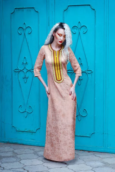 Turkmen Girl Turkmen Dress — Stockfoto