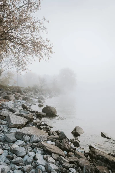 Playa Rocosa Del Lago Ontario Día Gris Brumoso — Foto de Stock