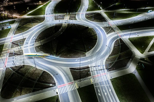 Otoyollu modern ulaşımın Arial üst görüntüsü, Road an