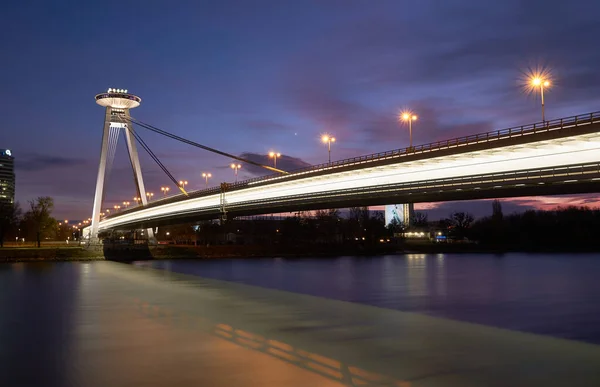 Uma Vista Ponte Ovni Bratislava Com Longa Exposição Capital Eslováquia — Fotografia de Stock