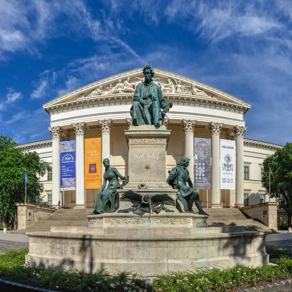 2021年8月17日匈牙利布达佩斯 匈牙利国家博物馆位于布达佩斯一个阳光灿烂的夏日 — 图库照片