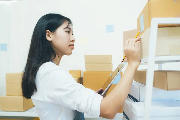 Ordine Controllo Online Piccoli Imprenditori — Foto Stock