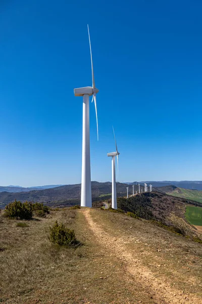 Gruppe Von Windrädern Hang Eines Berges Die Ökologische Stromerzeugung Ist — Stockfoto