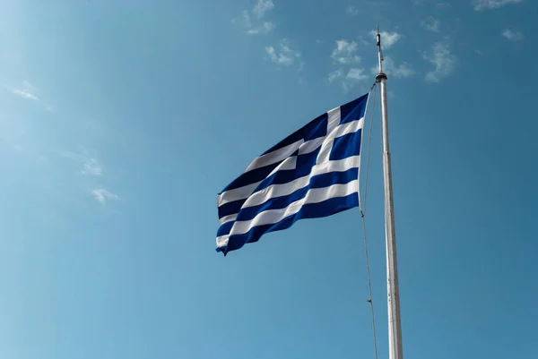 Bandeira Grega Voa Contra Céu Azul — Fotografia de Stock