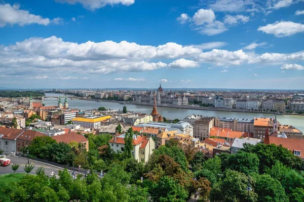 Budapeszt Węgry 2021 Panoramiczny Widok Dunaj Nabrzeże Budapesztu Węgry Słoneczny — Zdjęcie stockowe