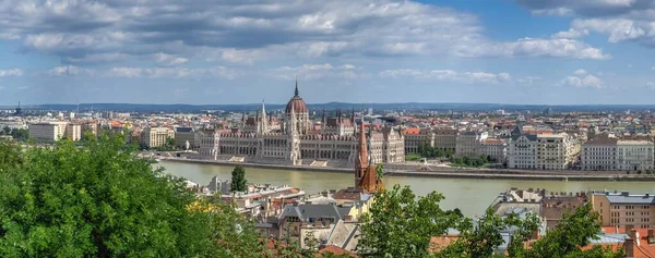 Budapeszt Węgry 2021 Panoramiczny Widok Dunaj Budynek Parlamentu Budapeszcie Węgry — Zdjęcie stockowe